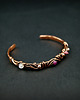bransoletki wire wrapping Miedziana bransoleta mankietowa z rubinem 9