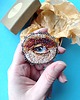 broszki Broszka Lover's Eye, ręczny haft koralikami 1