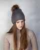 czapki damskie Beżowa czapka merino z odczepianym pomponem 3