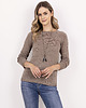 swetry damskie  Sweterek/longsleeve z dekoltem w łódkę - SWE298 mocca MKM 2