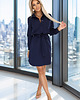sukienki midi damskie 284-4 CAMILLE Koszulowa sukienka szmizjerka z kieszeniami - granatowa 4
