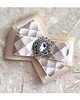 broszki Brosza z trójwymiarową wstążką z diamencikami New 7