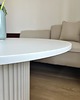 stoliki kawowe Okrągły ryflowany stolik kawowy w kolorze jasnego beżu Ø 80 cm 4