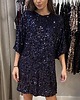 sukienki midi damskie Cekinowa sukienka OVERSIZE 3