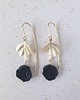 kolczyki z mosiądzu Kolczyki GARDEN OF EDEN  czarny turmalin, mosiądz, liście długie złote 1