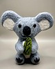 figurki i rzeźby Figurka filcowana: koala z listkiem 1