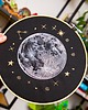 Ozdoby na ścianę Pełnia księżyca, haft w tamborku 24 cm 2