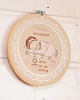 obrazy i plakaty do pokoju dziecięcego Haftowana personalizowana metryczka, pamiątka narodzin w oprawie 20 cm 1