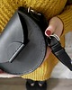 torby na ramię ROUND bag  półkole crossbody czarna skóra jucht 1