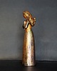 figurki i rzeźby Rzeźba złoty Anioł z czerwonym sercem wys. 13,3 cm 2
