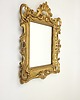 lustra stojące i wiszące Lusterko w złoconej, rzeźbionej ramie z lat 70. 1