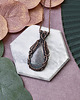wisiory Miedziany wisiorek wire wrapping z edulitem #460 2