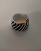 pierścionki złote Porcelanowy pierścionek w paski ze złotem 4
