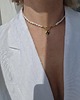chokery Choker z naturalnych pereł z zawieszką z monety 1