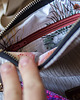 torebki mini Mini kopertówka z weluru jasnoszara z różowym paskiem Unikat handmade 3