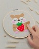 obrazy i plakaty do pokoju dziecięcego Obrazek Handmade Chomik z Truskawką 3