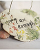 napisy dekoracyjne i tabliczki I am enough - dekor ceramiczny z afirmacją 1