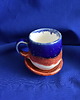 filiżanki Filiżanka ceramiczna niebieska z czerwonym 2