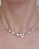chokery Minimalistyczny choker z perłami i motylkiem 1