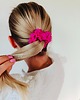 gumki do włosów Gumka jedwabna, scrunchie, frotka neonowa fuksja MIDI 2