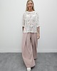 spodnie materiałowe damskie Tkaninowe spodnie boucle z zakładkami - Powder pink 1