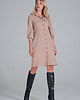 sukienki midi damskie Elegancka sukienka koszulowa midi z bufiastymi rękawami i guzikami - M849 3