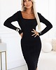 sukienki midi damskie 622-1 Elegancka sweterkowa sukienka z wycięciami i kobiecym fasonem - czarna 1
