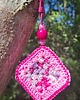 breloki Brelok "Kwadrat Babuni" granny square ciemny róż 1