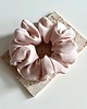 gumki do włosów Jedwabna Scrunchie Pale Pink Silk w kolorze bladego różu 1