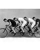 fotografia Fotografia z passepartout: Mężczyźni na rowerze 1