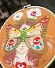 Ozdoby na ścianę Madame Butterfly brown, haft w tamborku 20 cm 3