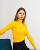 swetry damskie Sweter z golfem żółty 2