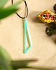 wisiory Turkusowy trójkątny wisiorek świecący w ciemności i UV handmade 5,8 cm 4