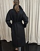 płaszcze damskie Płaszcz zimowy a la karakuł CZARNY długi KIND OF MAGIC 1