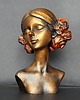 figurki i rzeźby Rzeźba portret kobiety z kwiatami we włosach wys. 13 cm 5