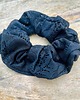 gumki do włosów Czarna scrunchie z koronką  2