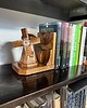 figurki i rzeźby Podpórki drewniana do książek wiatrak młyn 1
