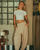 spodnie materiałowe damskie Eleganckie spodnie DATE NIGHT z zakładkami Sand 1