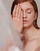 pierścionki - różne Duży złocony sygnet ze szkła 3