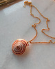 wisiory SWIRL naszyjnik ze spiralną  muszlą 4