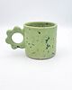 kubki Ceramiczny kubek z kwiatowym uszkiem 1