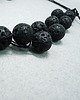 korale LaWinowo naszyjnik z kulami czarnej lawy 5