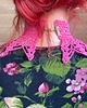 chokery Barbie pink fuksjowy koronkowy choker z broszą lotosem 4