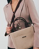 torby na ramię Kuferek listonoszka z wodoodpornego nubuku w kolorze beżowym 1