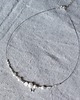 chokery Minimalistyczny choker z perłami i motylkiem 3