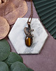 wisiory Miedziany wisiorek wire wrapping z tygrysim okiem #247 1
