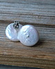 kolczyki wire wrapping białe duże perły   - sztyfciki 3
