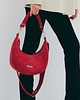 torby na ramię Mini HOBO z nubuku ekologicznego w kolorze czerwonym 4