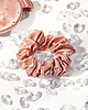 akcesoria dla niej CRYSTALLOVE Gumka do włosów z jedwabiu z kryształkami - rose gold 1
