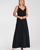 sukienki maxi damskie Długa sukienka maxi oversize z wiskozy bez rękawów z dekoltem w serek - M1194 4